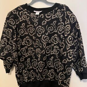 💛⚡️$4 flash sale⚡️💛 Elegant Black and Gold Floral Sweater
